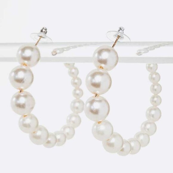 J. Elise Boutique Mix Pearl Iconic Hoop Earrings